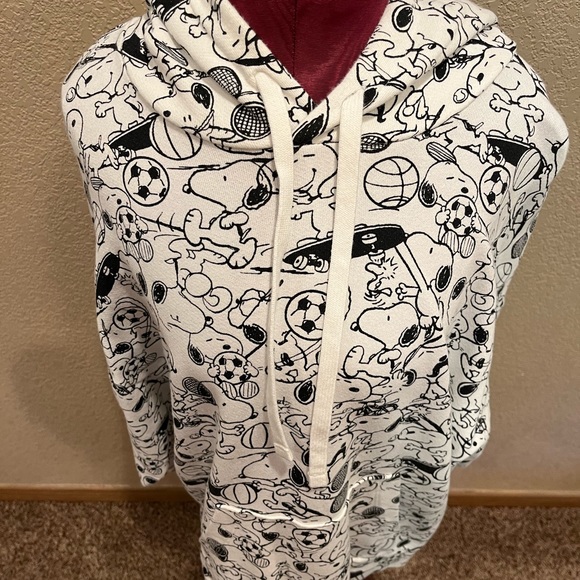 Levi's Peanuts Snoopy All Over Print Relaxed Fit Hoodie - Picture 8 of 15